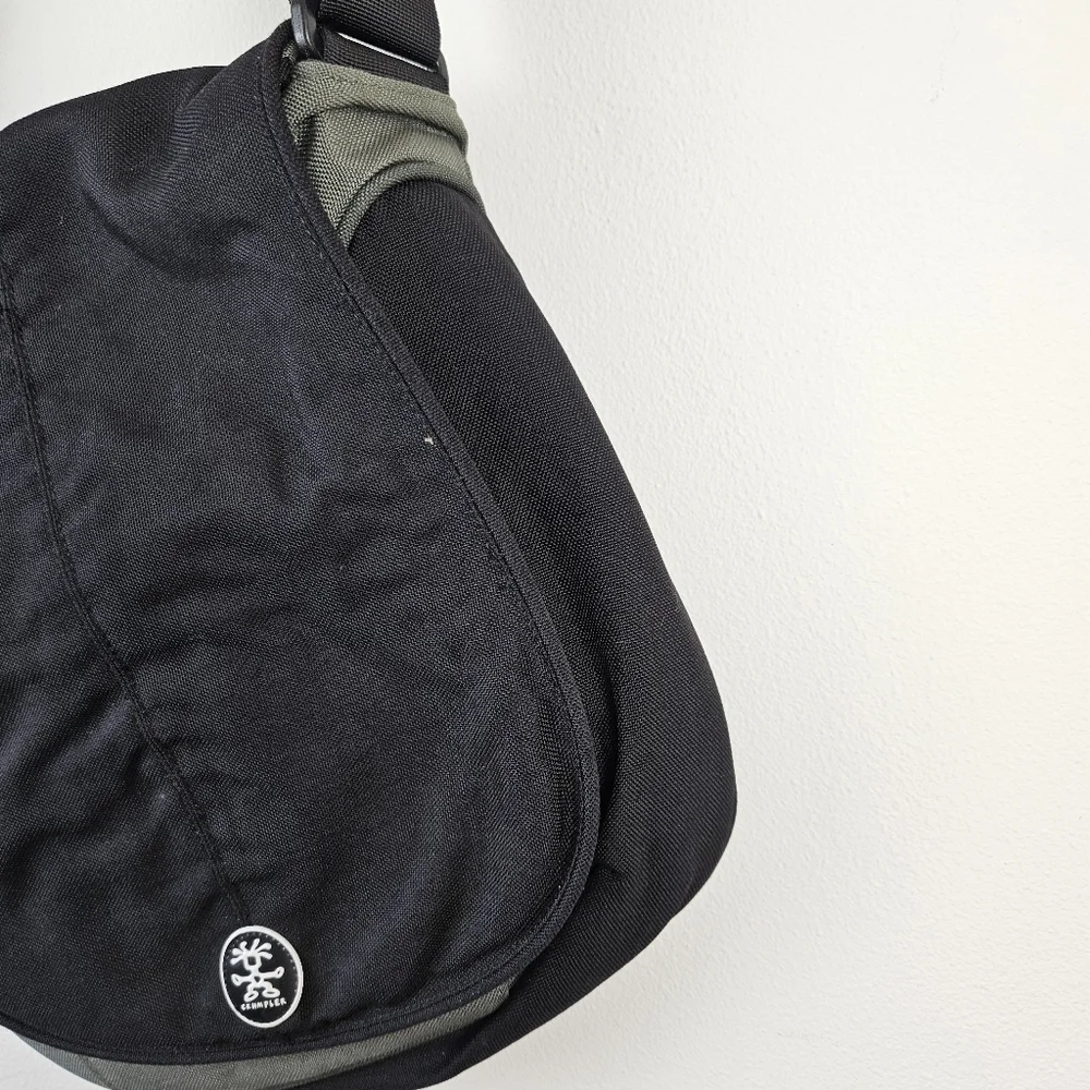 Crumpler The Luncheon Laptop Messenger Crossbody Bag - Black w/ grey